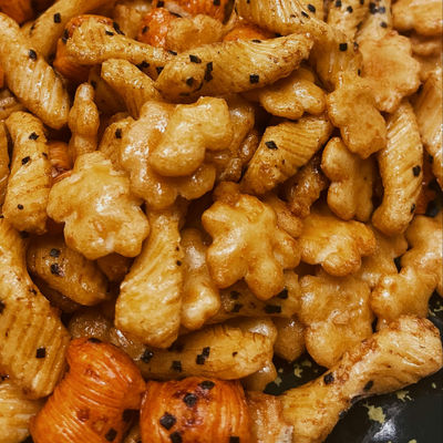 Αγορά Οι αρχικές εύγευστες ιαπωνικές τηγανισμένες κροτίδες έψησαν τις ιαπωνικές κροτίδες πρόχειρων φαγητών online manufacture