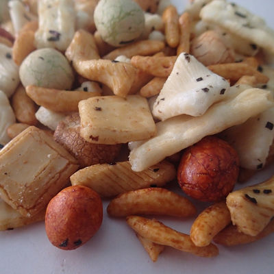 Αγορά Ιαπωνικό ψημένο μίγμα κροτίδων ρυζιού κροτίδων ρυζιού αμύλου με τα ντυμένα φυστίκια online manufacture