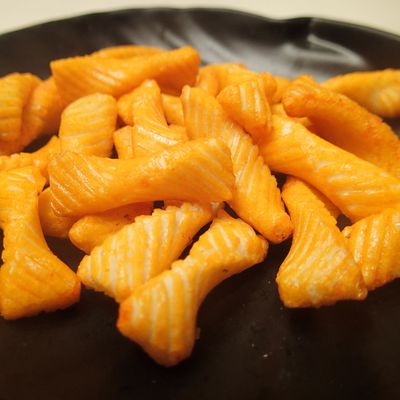 Αγορά Η κολλώδης κροτίδα ρυζιού τσιμπά τις τριζάτες κροτίδες τσίλι σύστασης γλυκές online manufacture