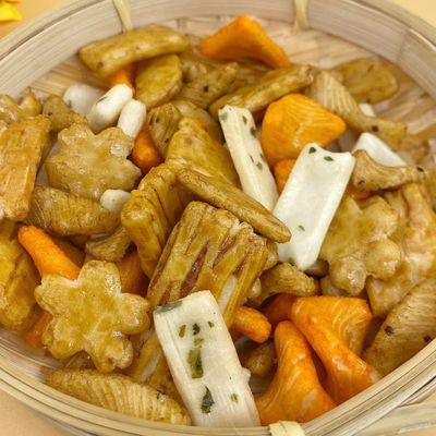 Πολλαπλάσια μορφών ρυζιού κροτίδων κροτίδα ρυζιού μιγμάτων φυκιών ιαπωνική