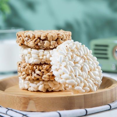 Στρογγυλή αυθεντική γεύση πρόχειρων φαγητών κροτίδων ρυζιού κριθαριού ορεινών περιοχών