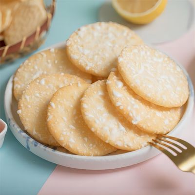 Καλή τιμή Αρκεί για να ικανοποιήσετε την όρεξή σας: Πυροβολημένες, πουφωμένες, γευστικές τούρτες ρυζιού σε απευθείας σύνδεση