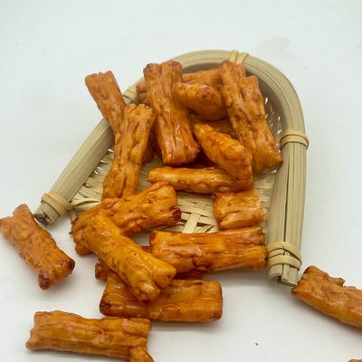 Καλή τιμή Γλυκώδης Κράκερ ρυζιού Σνακ Πικάντικα ορθογώνια Κράκερ ρυζιού Σπουδαία γεύση Μοναδικό σχήμα σε απευθείας σύνδεση