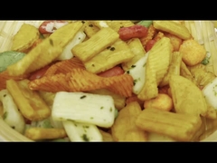 ξεφγμένη cOem τριζάτη κροτίδα ρυζιού στους μαζικούς κινεζικούς κατασκευαστές πρόχειρων φαγητών